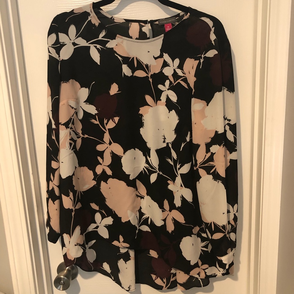 3/$15 Vince Camuto floral long sleeve flowing blouse
